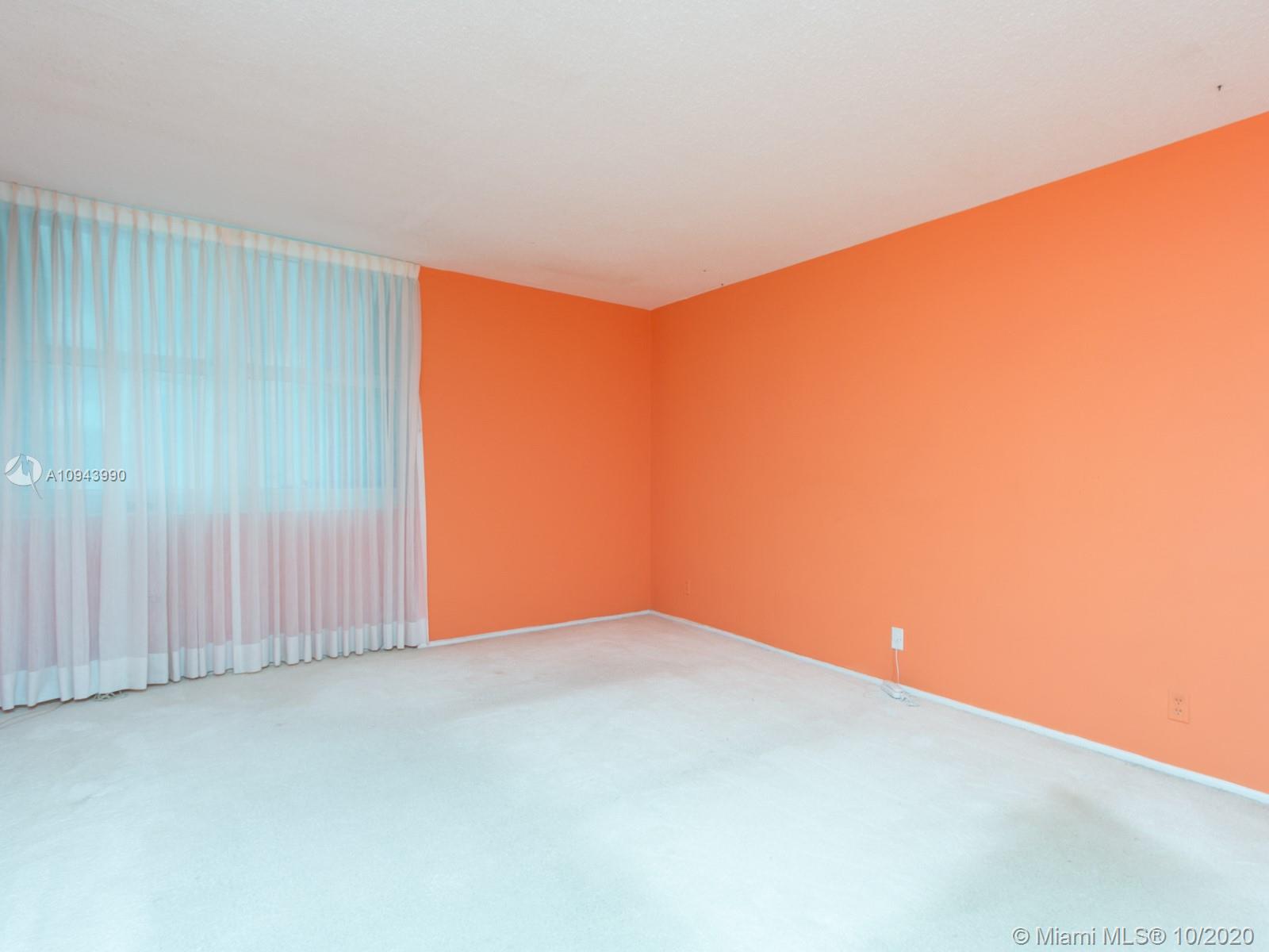 PARKER PLAZA ESTATES COND - Residential