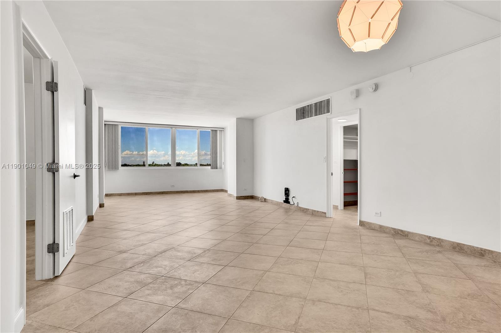 5005 Collins Ave 607