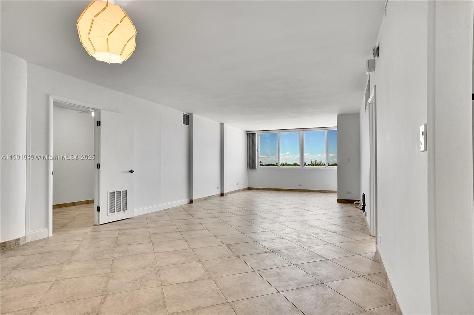 5005 Collins Ave 607