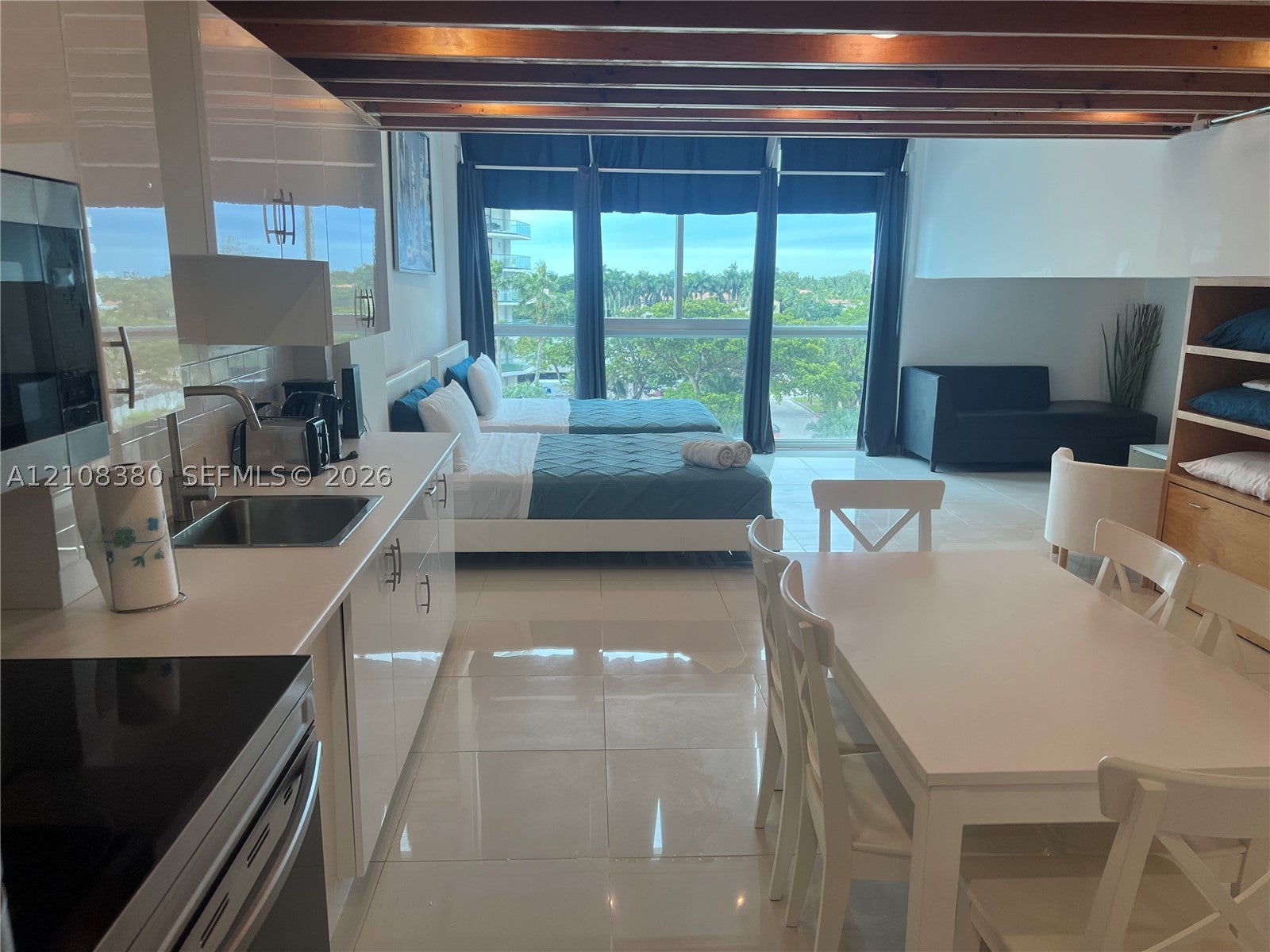 5445 Collins Ave BAY11