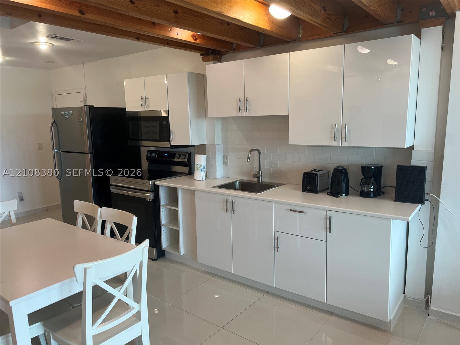 5445 Collins Ave BAY11