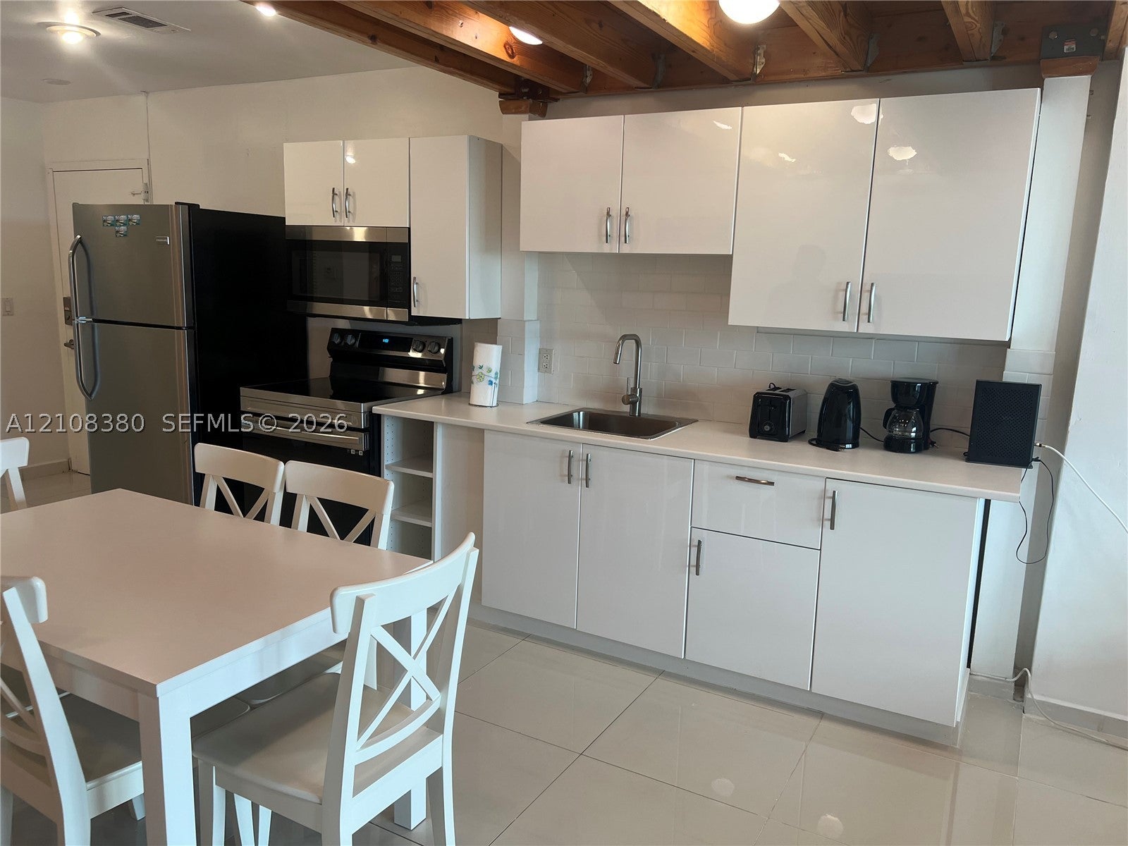 5445 Collins Ave BAY11