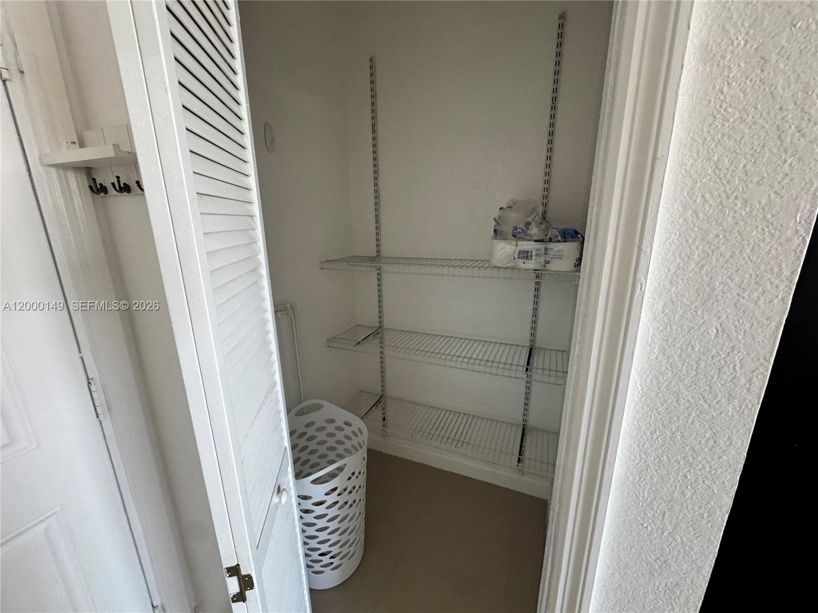 THE LOFTS AT COLLINS COND - Residential Lease