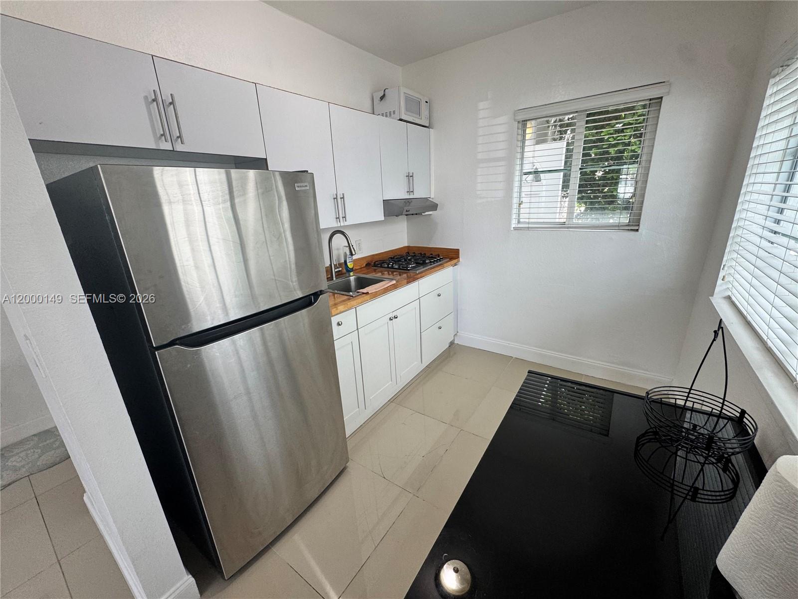 THE LOFTS AT COLLINS COND - Residential Lease