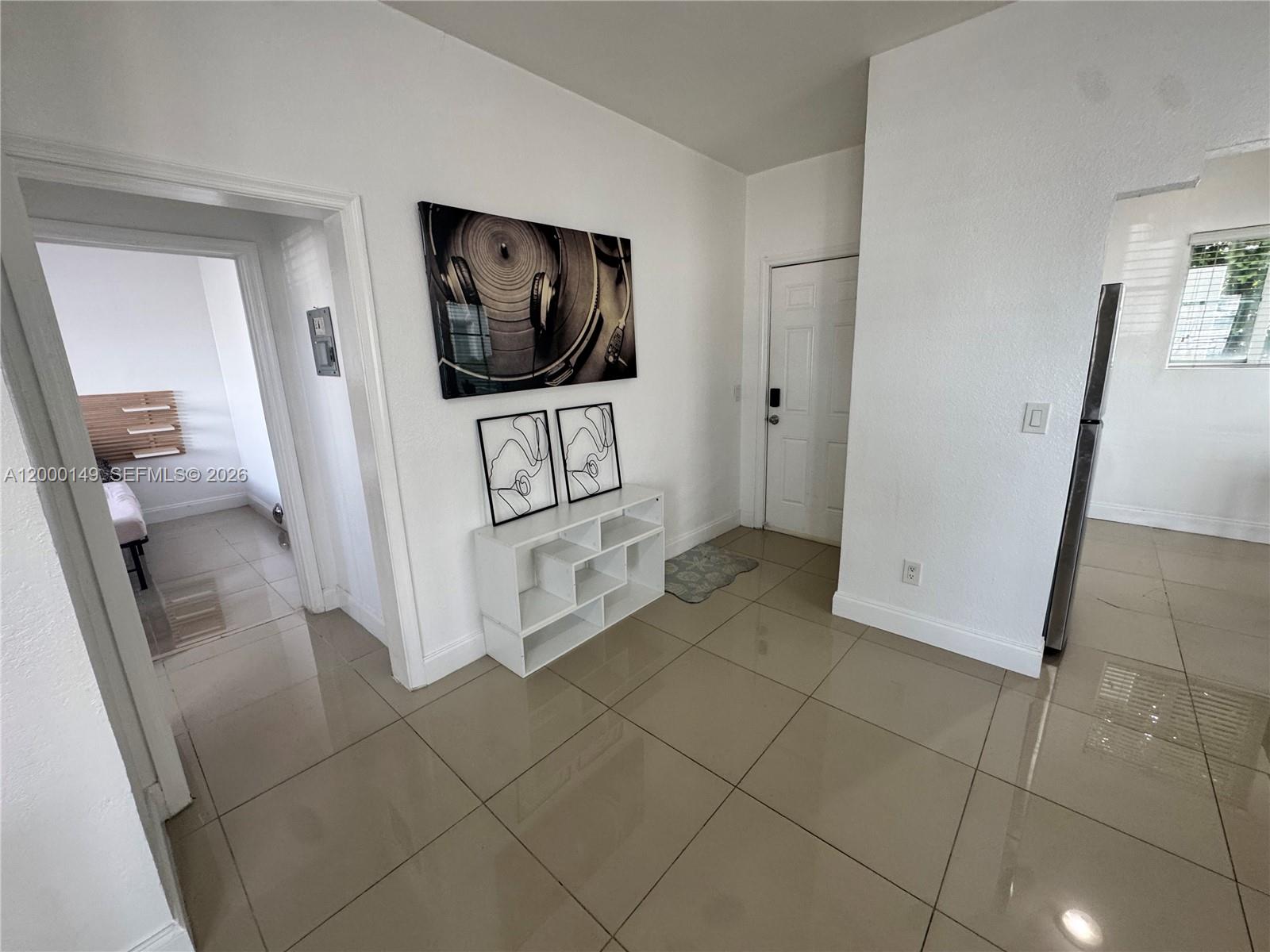 THE LOFTS AT COLLINS COND - Residential Lease