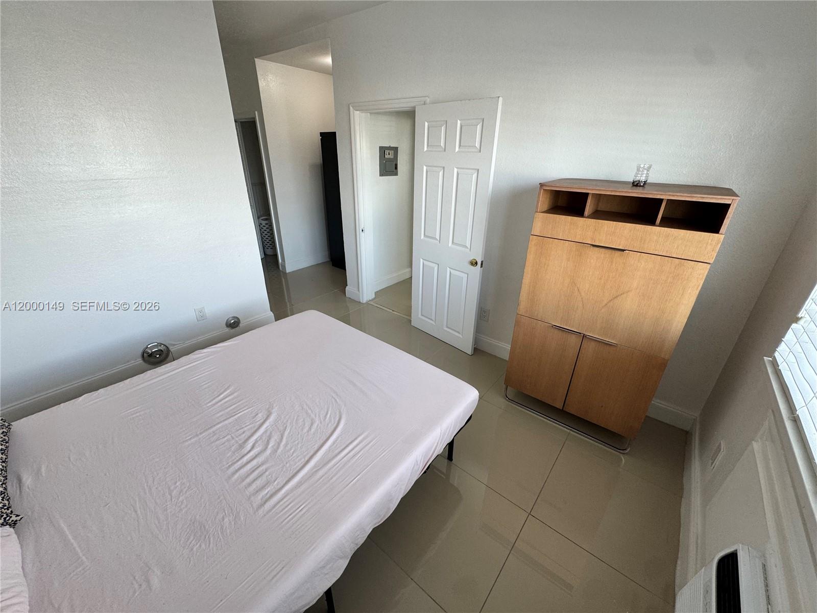 THE LOFTS AT COLLINS COND - Residential Lease