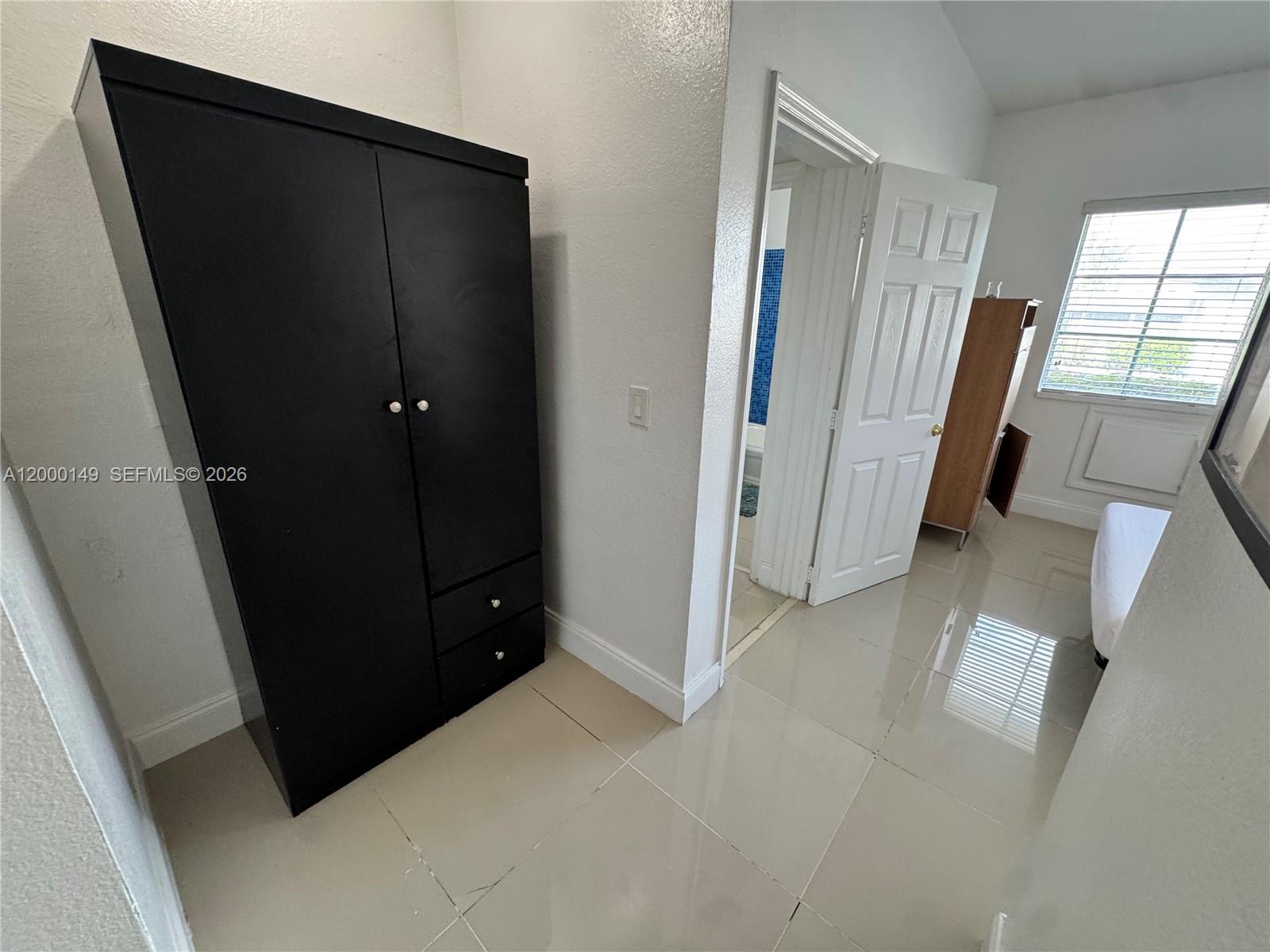 THE LOFTS AT COLLINS COND - Residential Lease