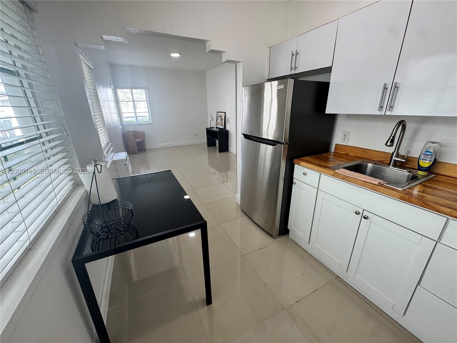 THE LOFTS AT COLLINS COND - Residential Lease