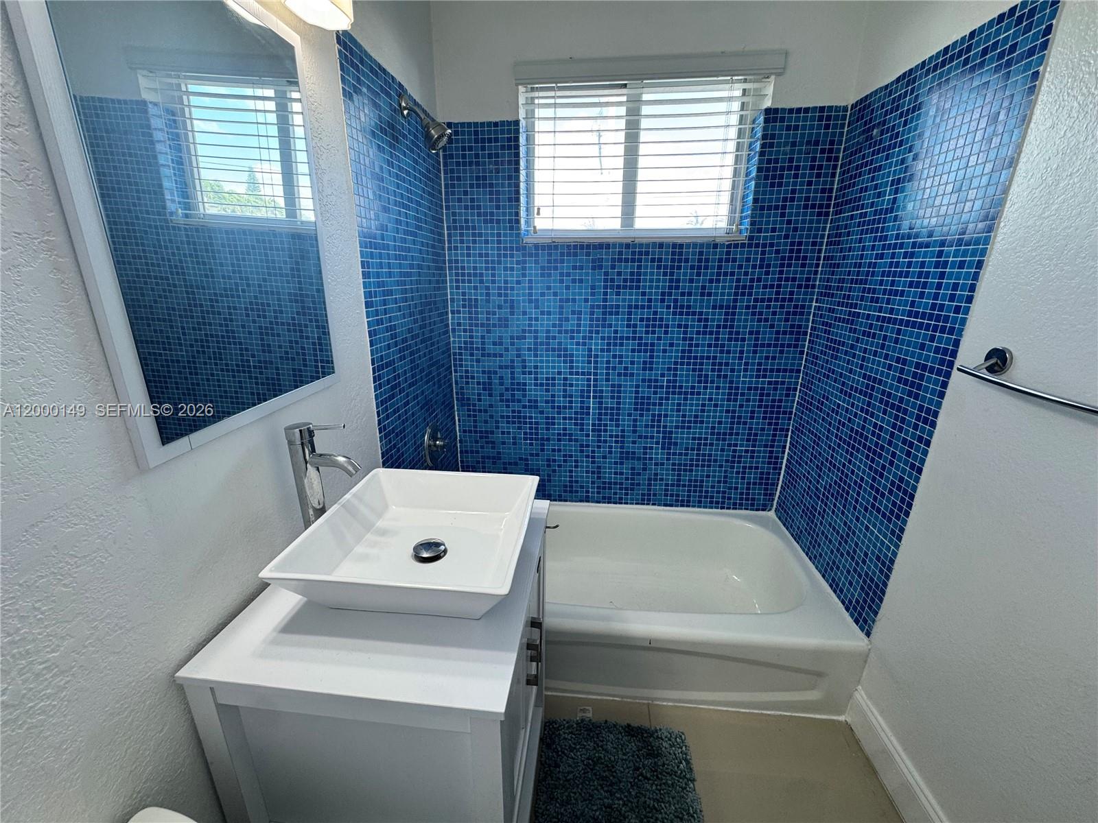 THE LOFTS AT COLLINS COND - Residential Lease