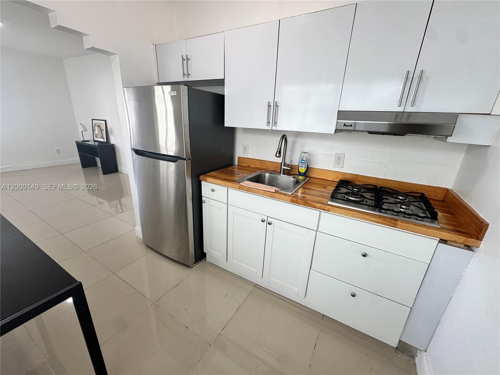 THE LOFTS AT COLLINS COND - Residential Lease