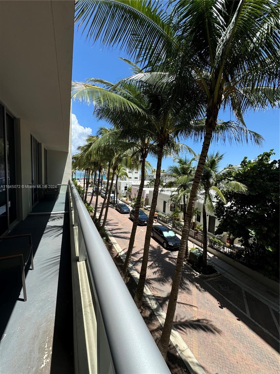 COSTA HOLLYWOOD CONDO - Residential
