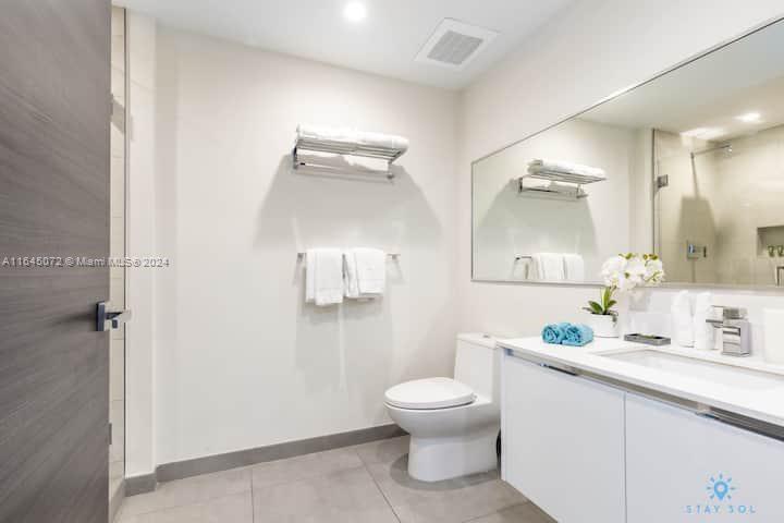 COSTA HOLLYWOOD CONDO - Residential
