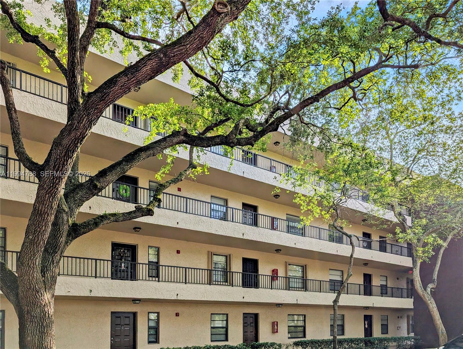 PLANTATION RACQUET CLUB - Residential