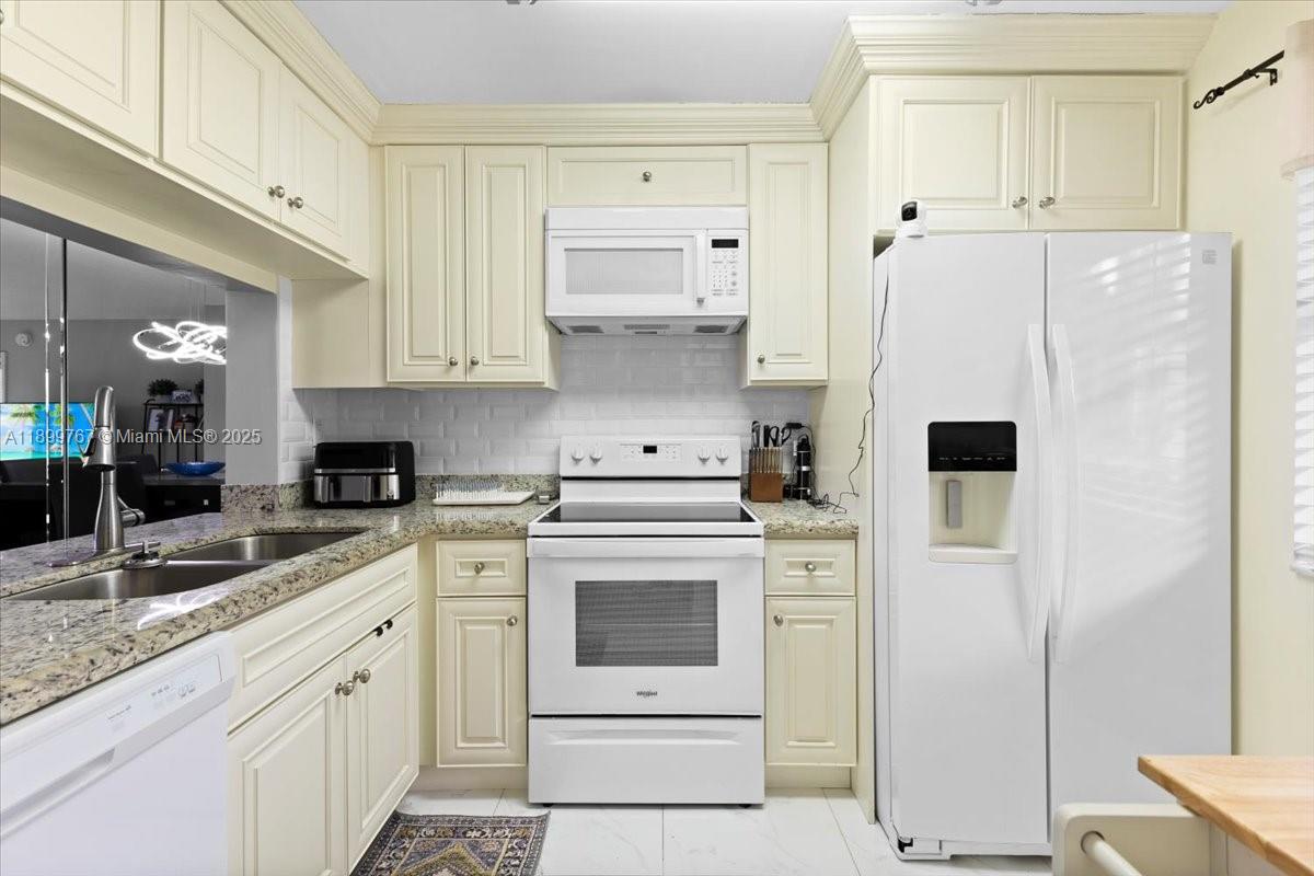 10402 Sunrise Lakes Blvd 103