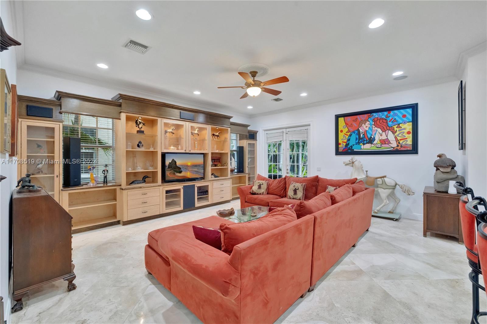 400 NE 8th Ave