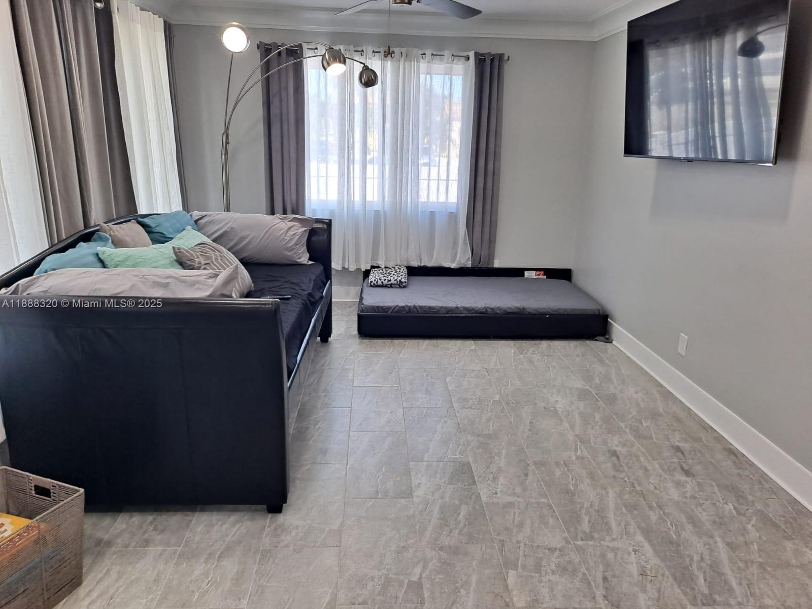HOLLYWOOD LITTLE RANCHES - Residential Lease