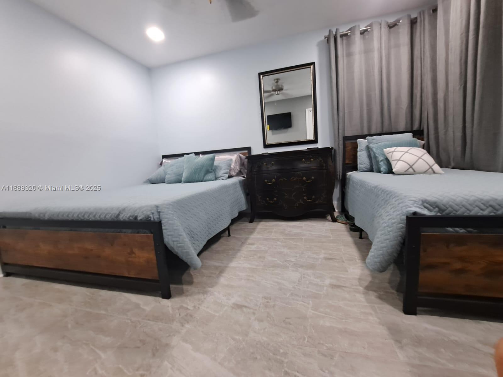 HOLLYWOOD LITTLE RANCHES - Residential Lease