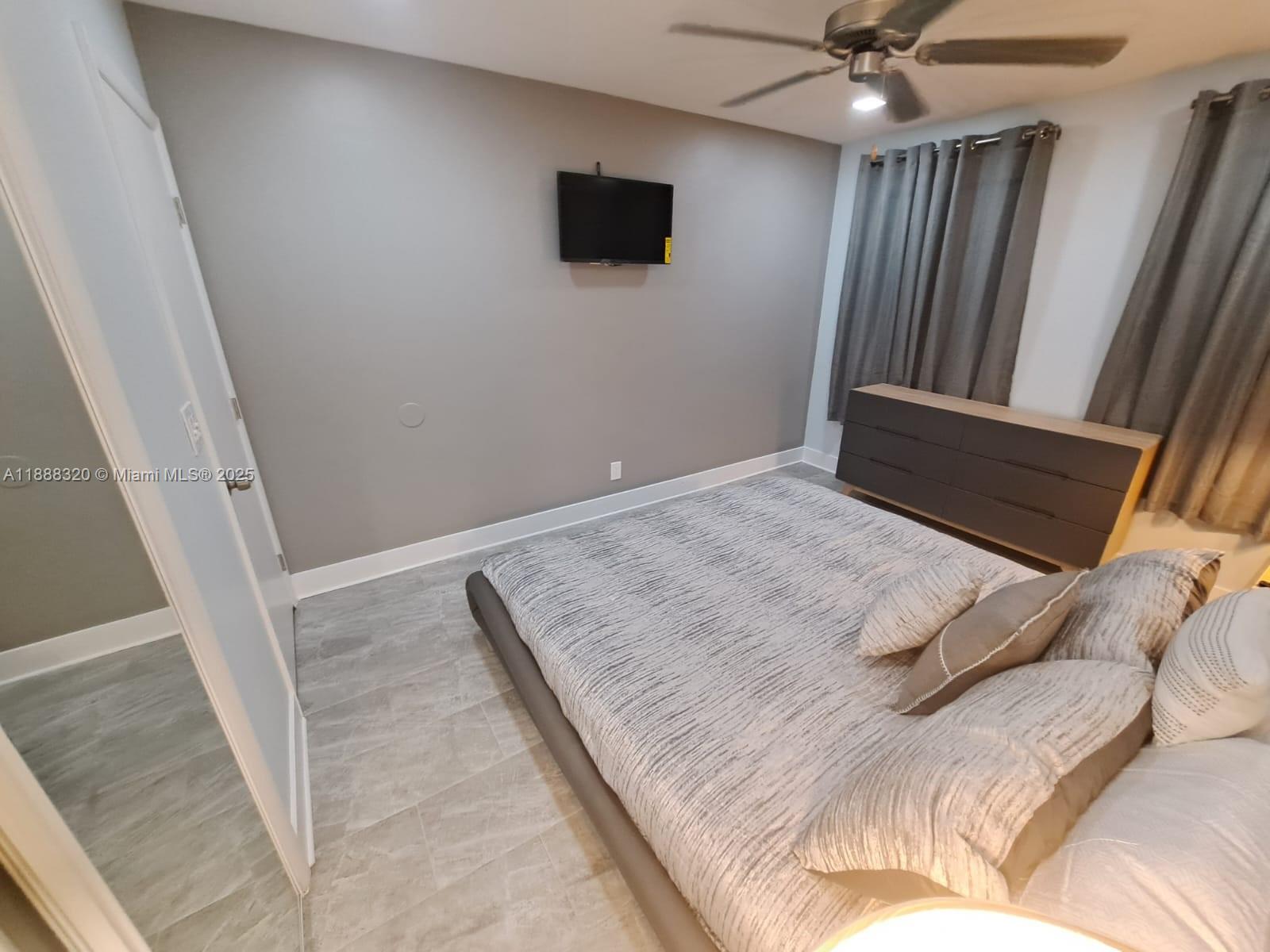 HOLLYWOOD LITTLE RANCHES - Residential Lease