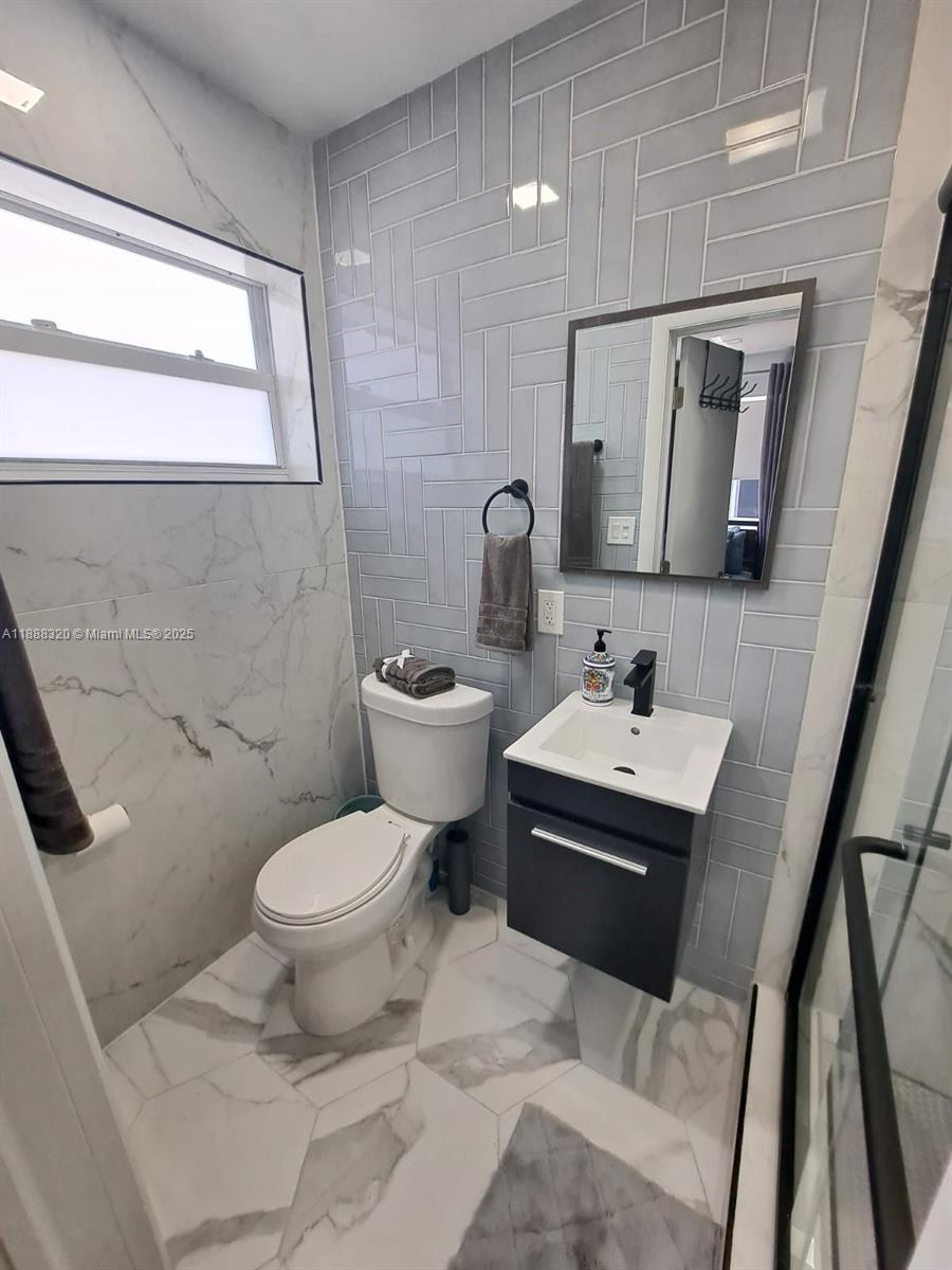 HOLLYWOOD LITTLE RANCHES - Residential Lease