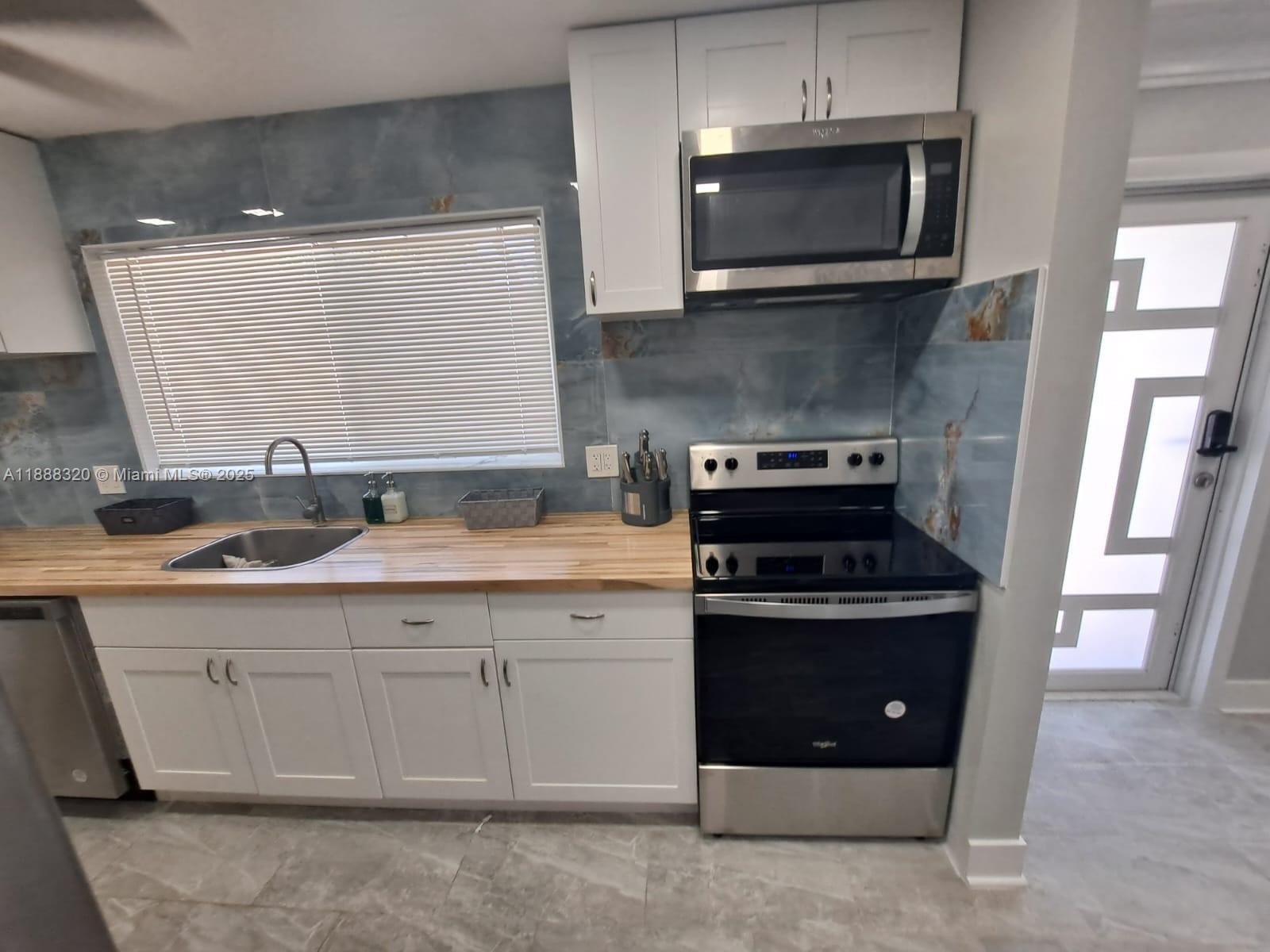 HOLLYWOOD LITTLE RANCHES - Residential Lease
