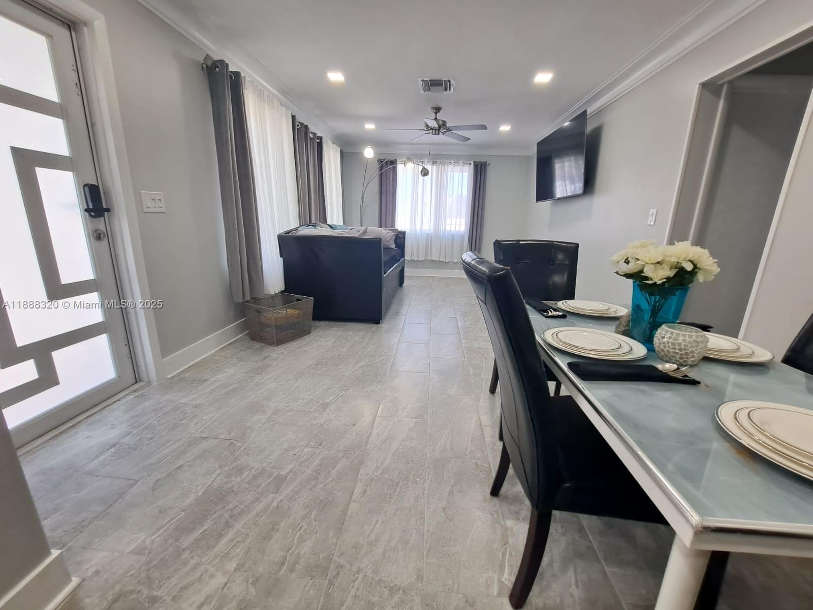 HOLLYWOOD LITTLE RANCHES - Residential Lease