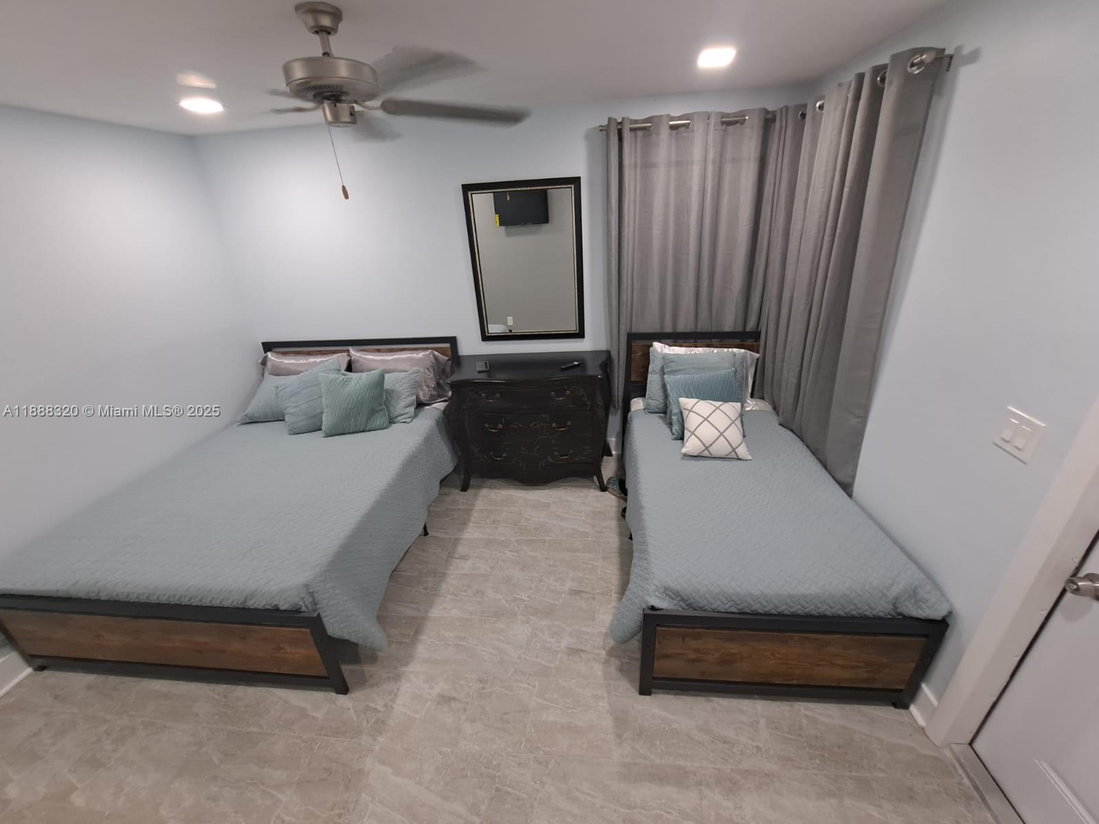 HOLLYWOOD LITTLE RANCHES - Residential Lease