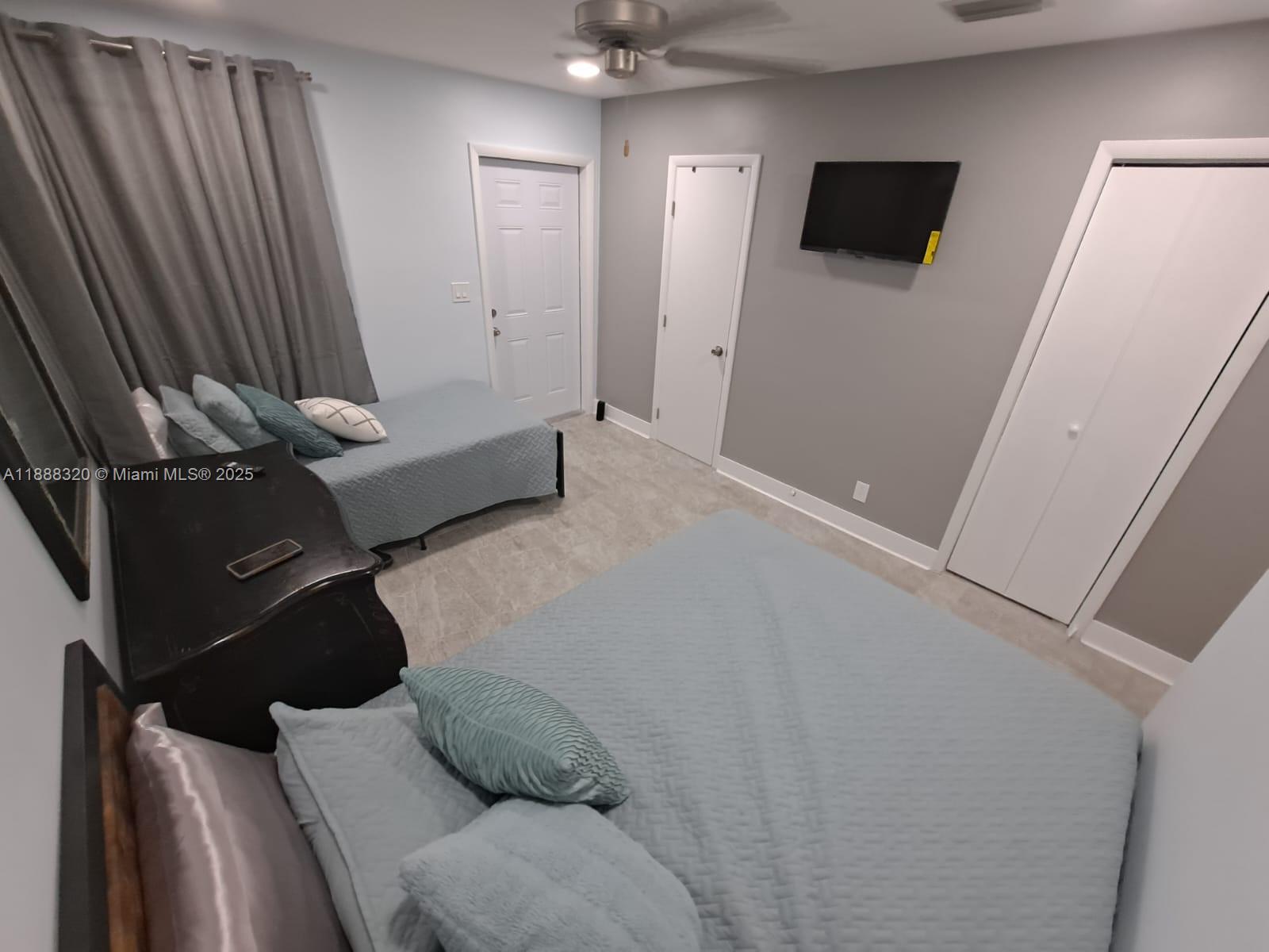 HOLLYWOOD LITTLE RANCHES - Residential Lease