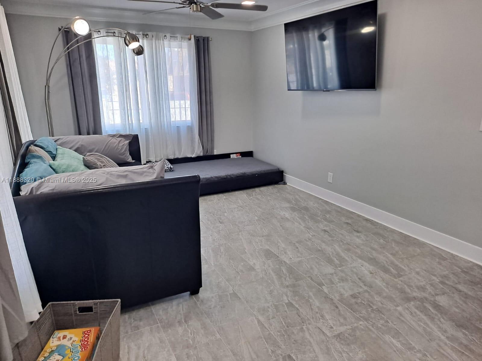 HOLLYWOOD LITTLE RANCHES - Residential Lease