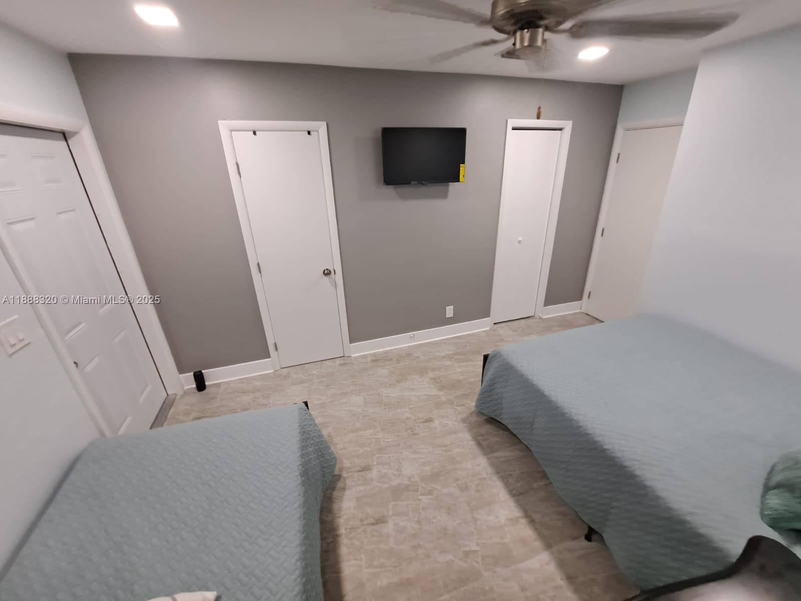 HOLLYWOOD LITTLE RANCHES - Residential Lease