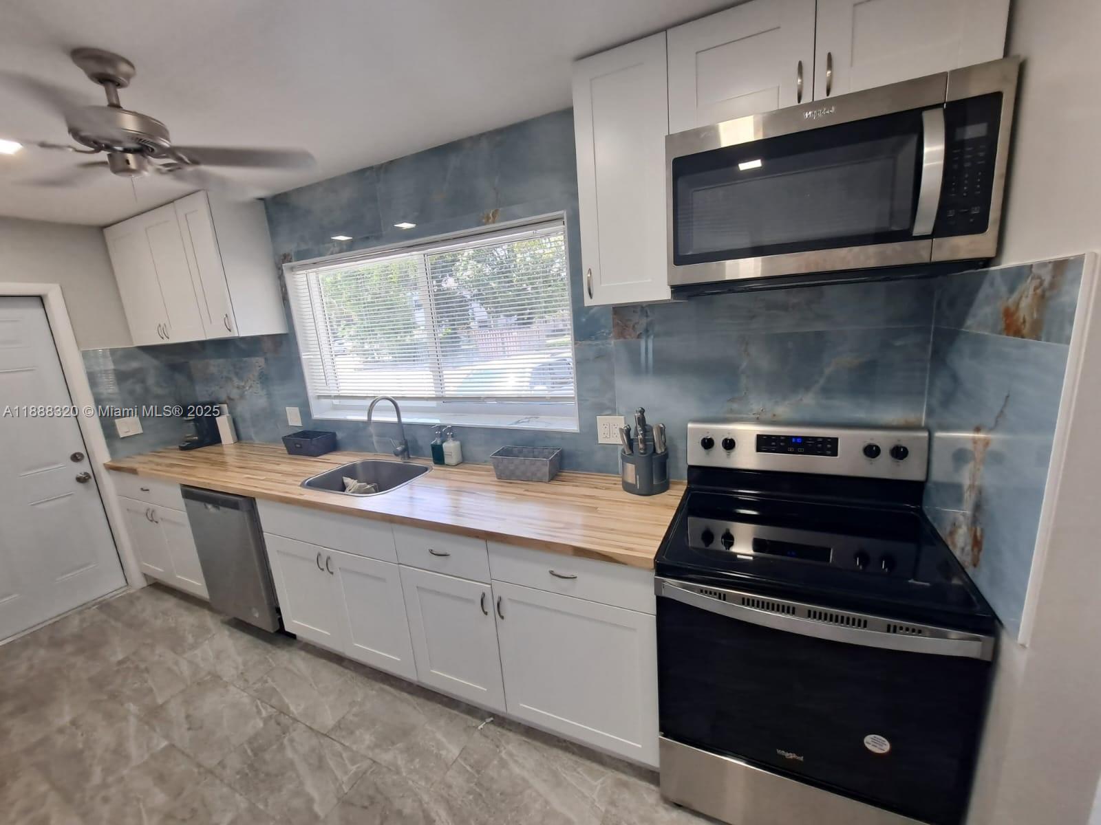 HOLLYWOOD LITTLE RANCHES - Residential Lease