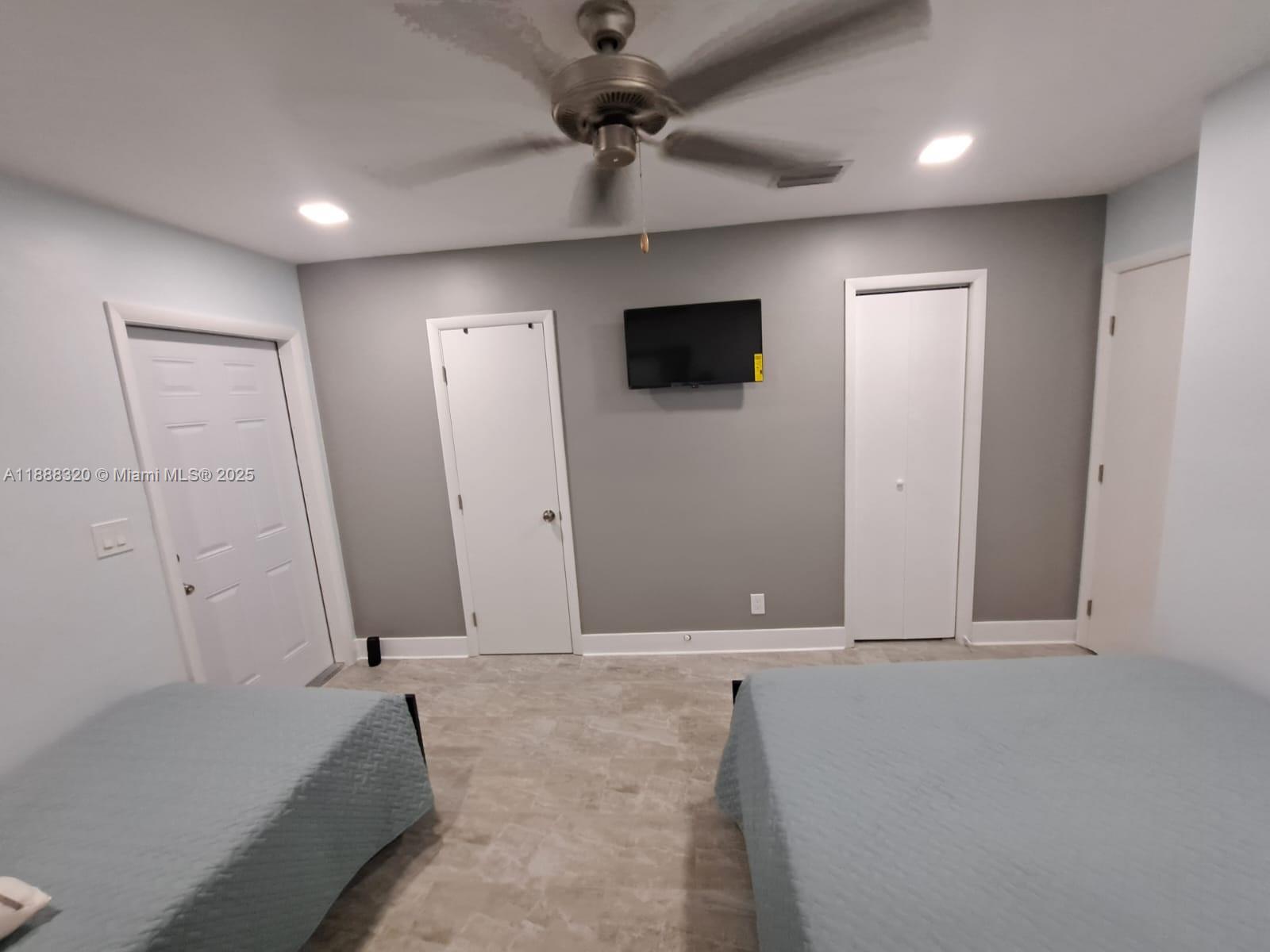 HOLLYWOOD LITTLE RANCHES - Residential Lease