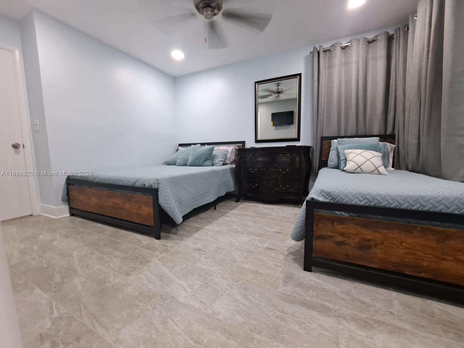 HOLLYWOOD LITTLE RANCHES - Residential Lease