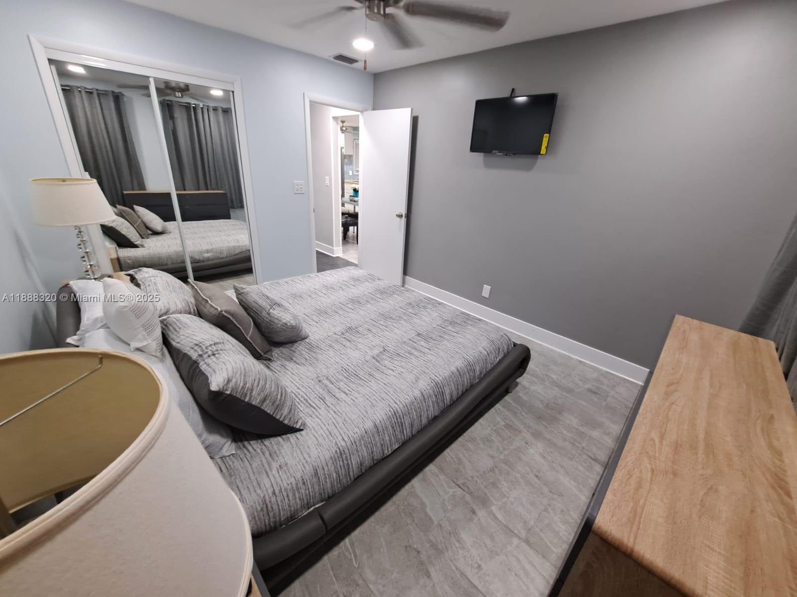 HOLLYWOOD LITTLE RANCHES - Residential Lease