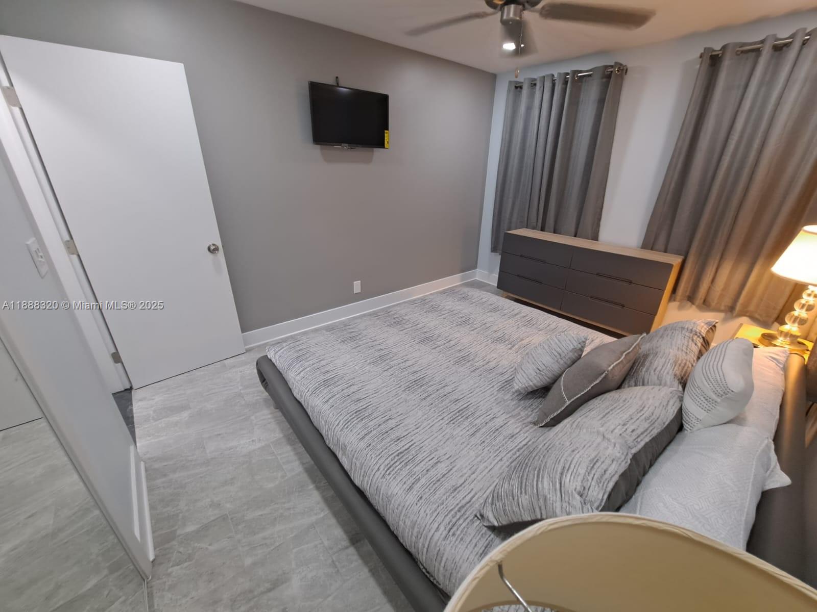HOLLYWOOD LITTLE RANCHES - Residential Lease