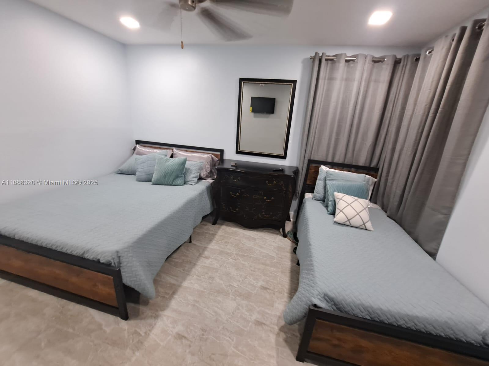 HOLLYWOOD LITTLE RANCHES - Residential Lease