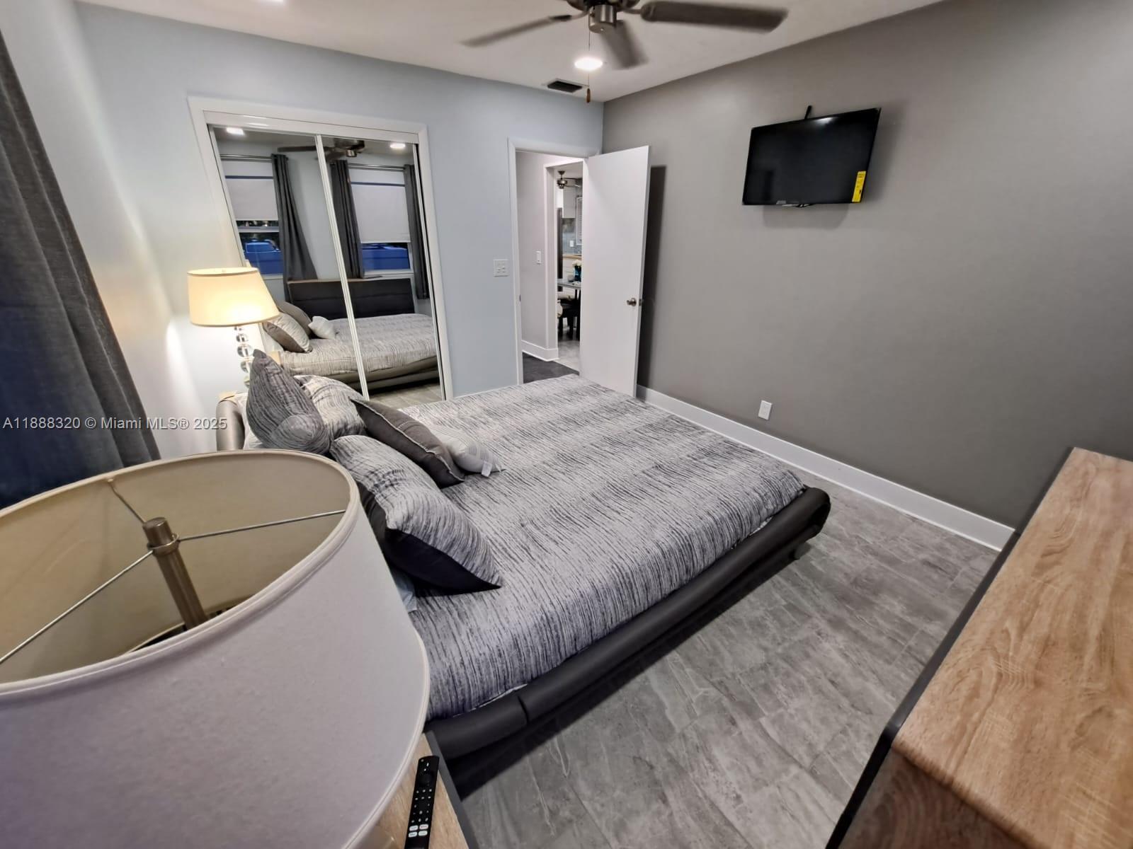 HOLLYWOOD LITTLE RANCHES - Residential Lease
