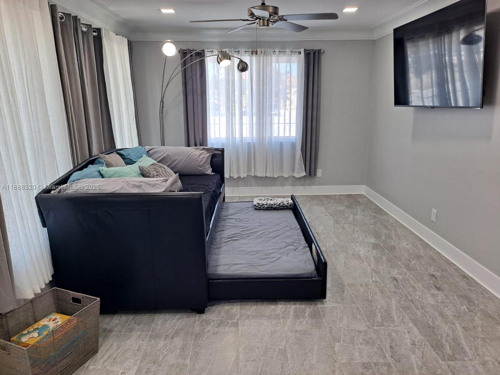 HOLLYWOOD LITTLE RANCHES - Residential Lease