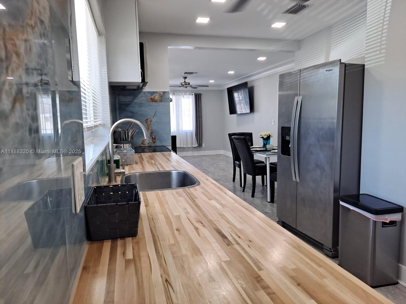 HOLLYWOOD LITTLE RANCHES - Residential Lease