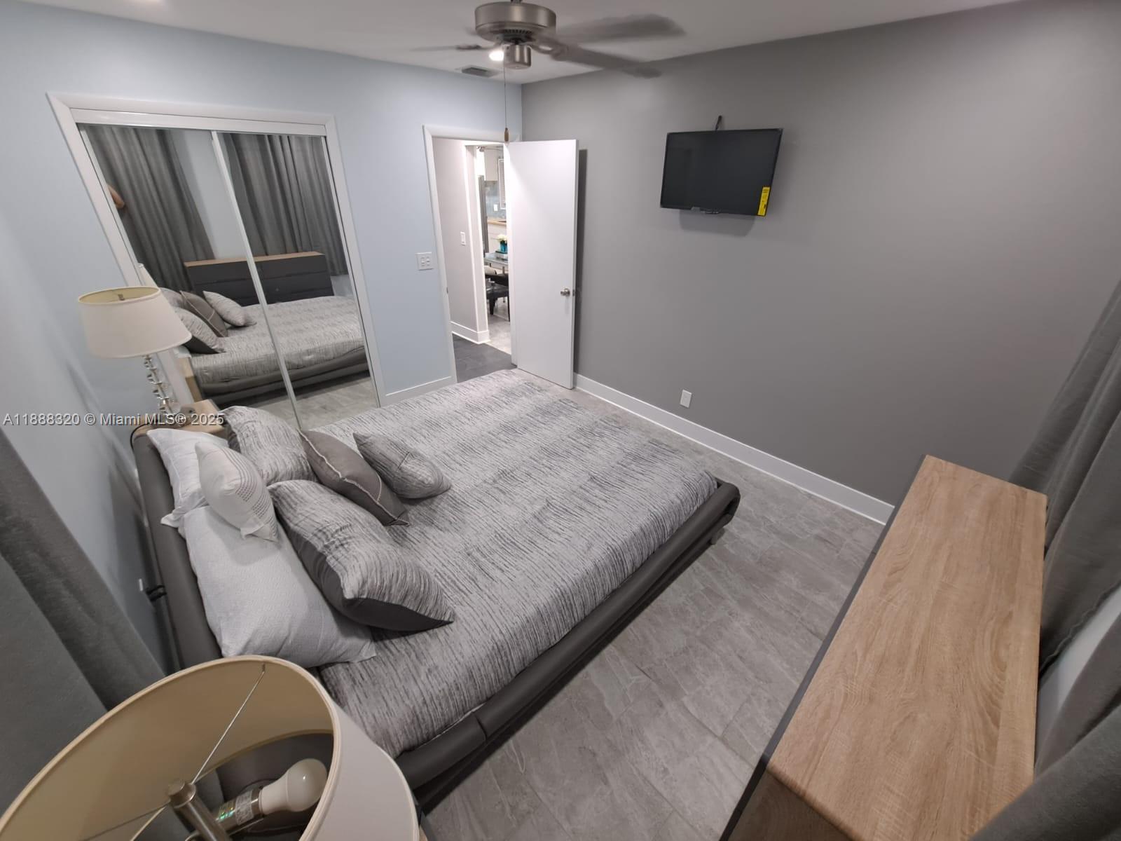 HOLLYWOOD LITTLE RANCHES - Residential Lease