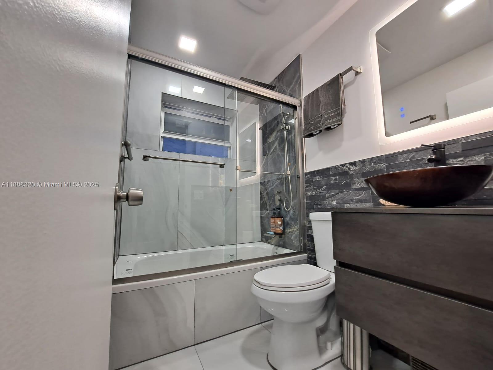HOLLYWOOD LITTLE RANCHES - Residential Lease