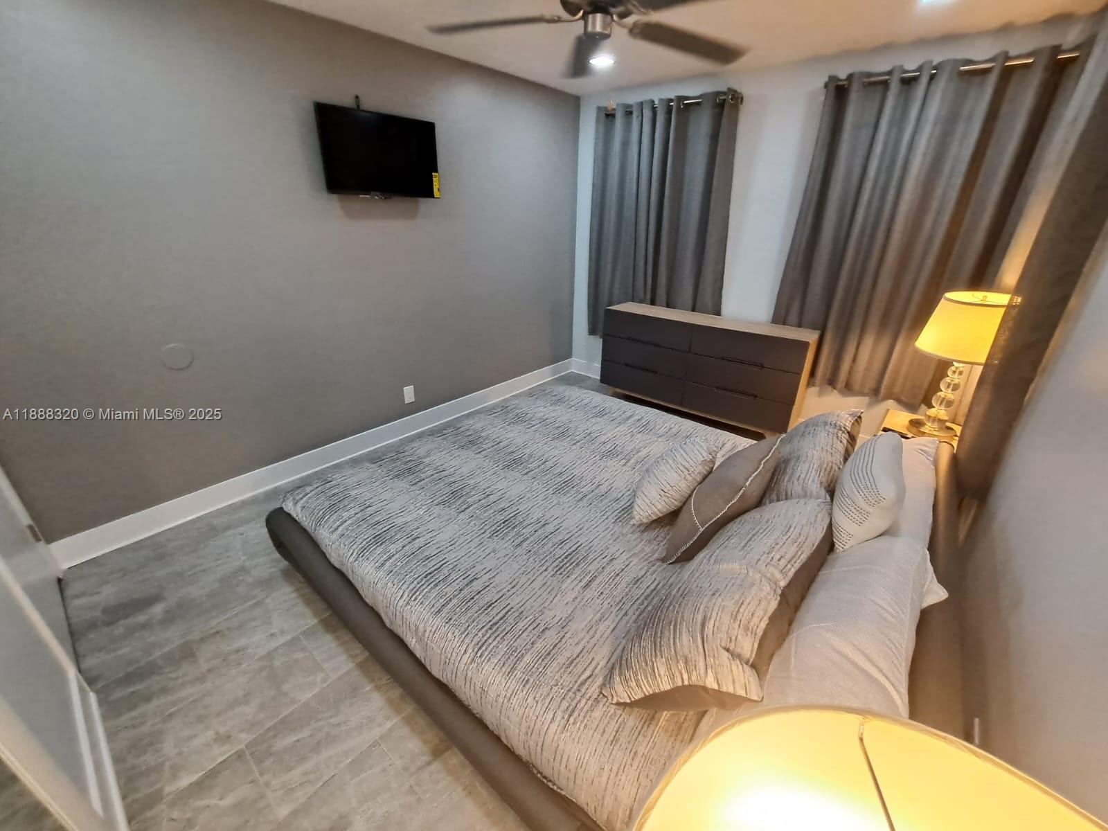 HOLLYWOOD LITTLE RANCHES - Residential Lease
