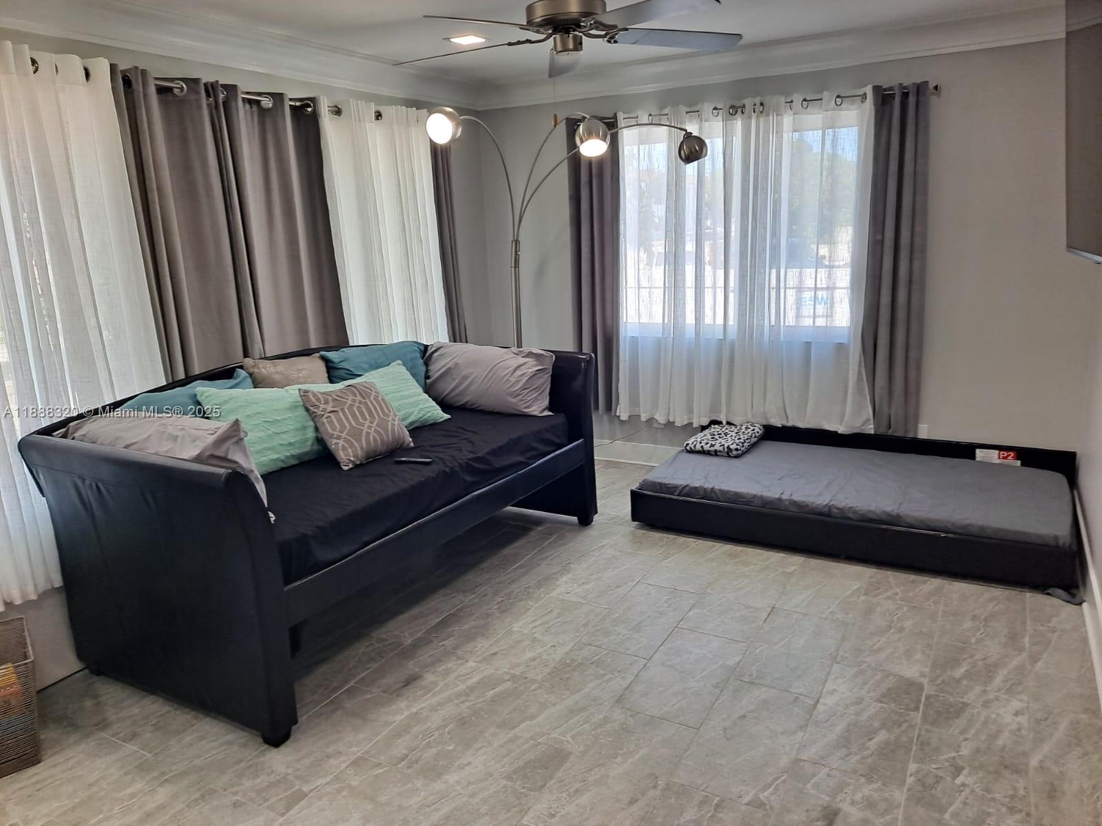 HOLLYWOOD LITTLE RANCHES - Residential Lease