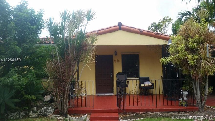 Location, Location, Location.  This is a very good large home that will need remodeling.  Home has lots of potential and is larger than tax role.  Home also has a guest house studio.  As-is Contract only! Home has multiple tenants.  House is split up and is rented out.  

Tenant occupied, please give 24 hours notice.