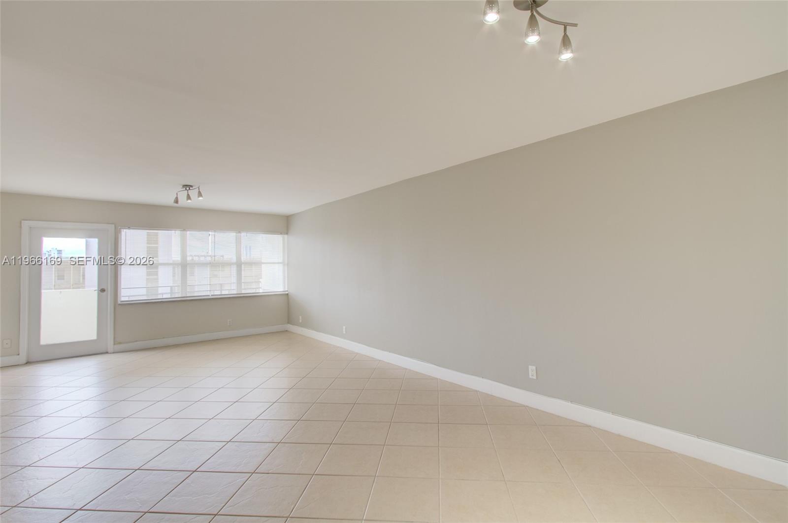 401 Golden Isles Dr 702