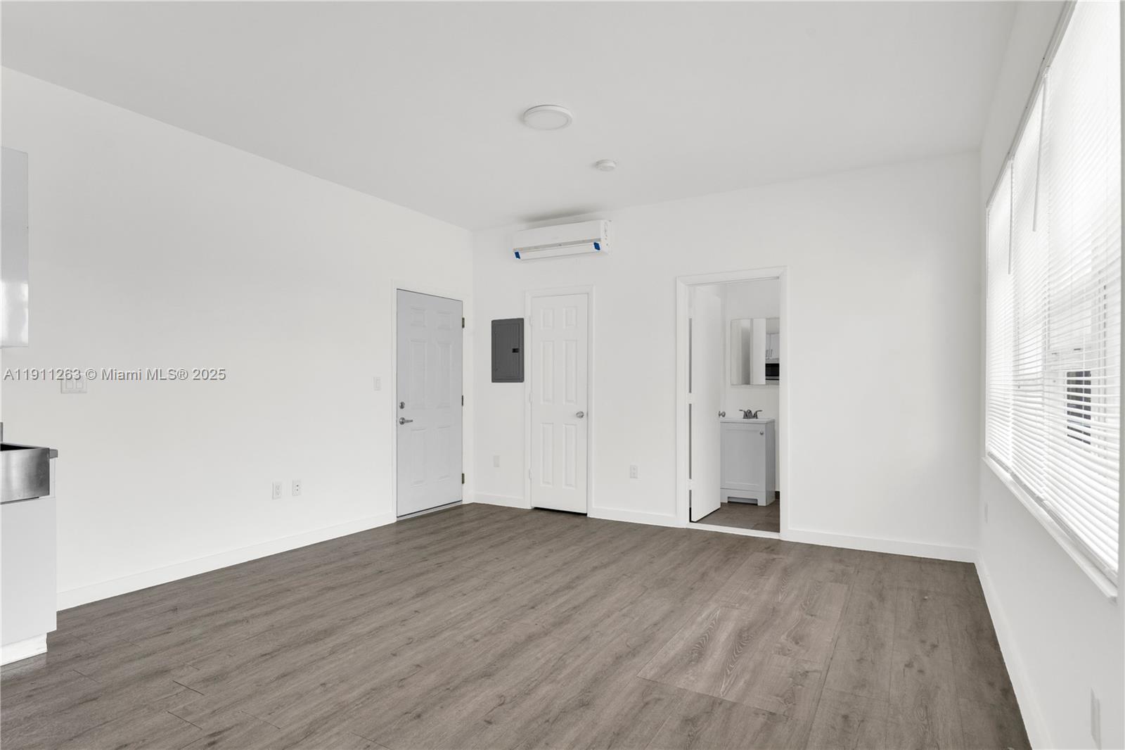 LAWRENCE ESTATE LAND CO - Residential Lease