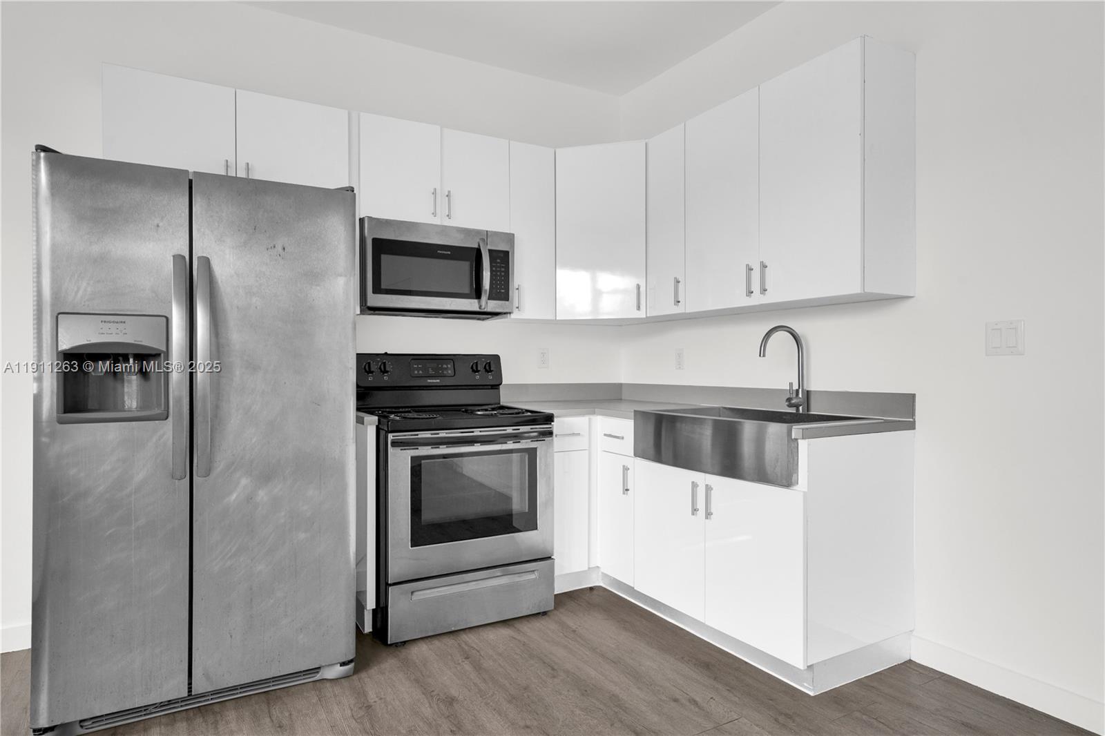 LAWRENCE ESTATE LAND CO - Residential Lease