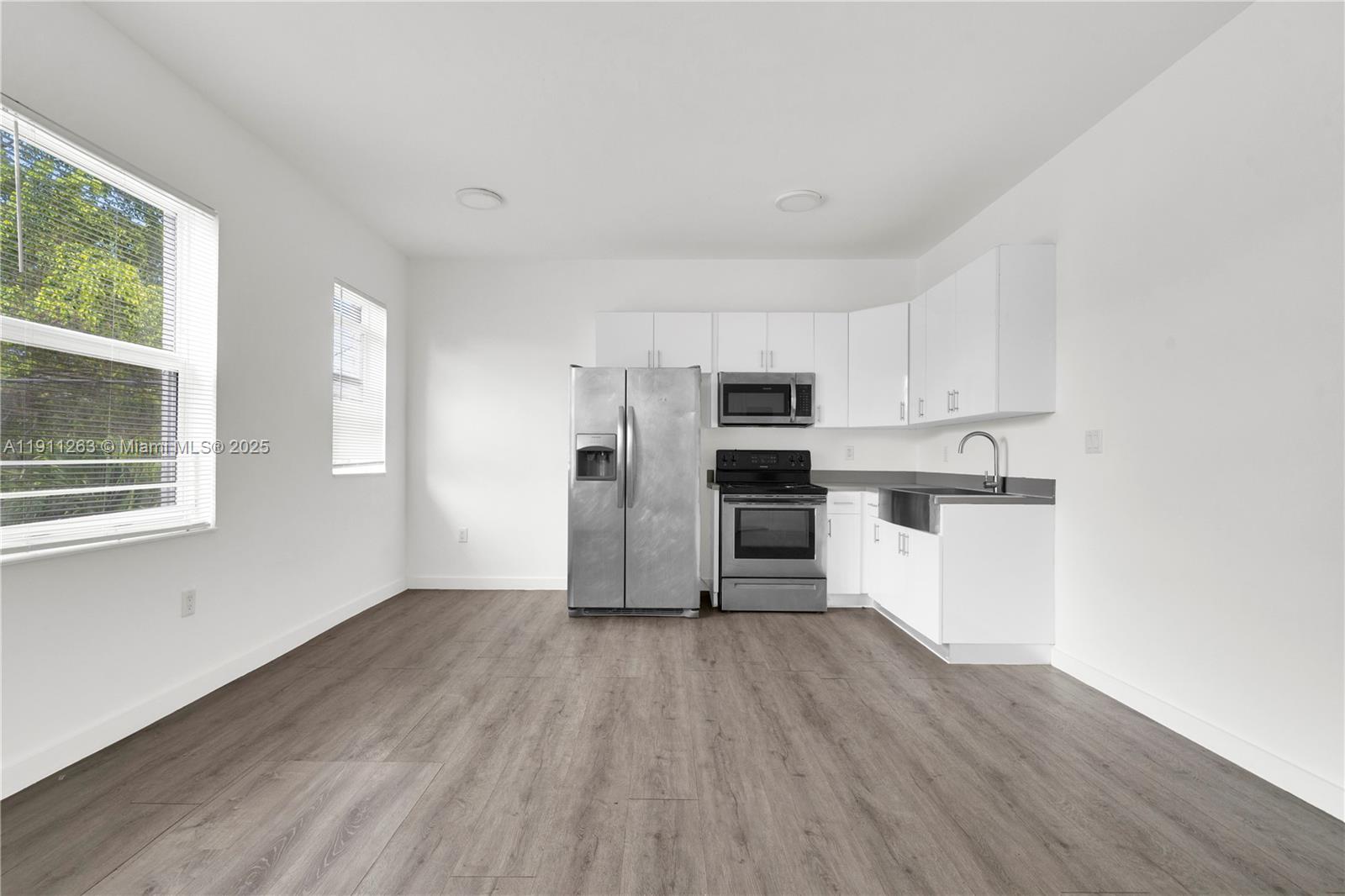 LAWRENCE ESTATE LAND CO - Residential Lease