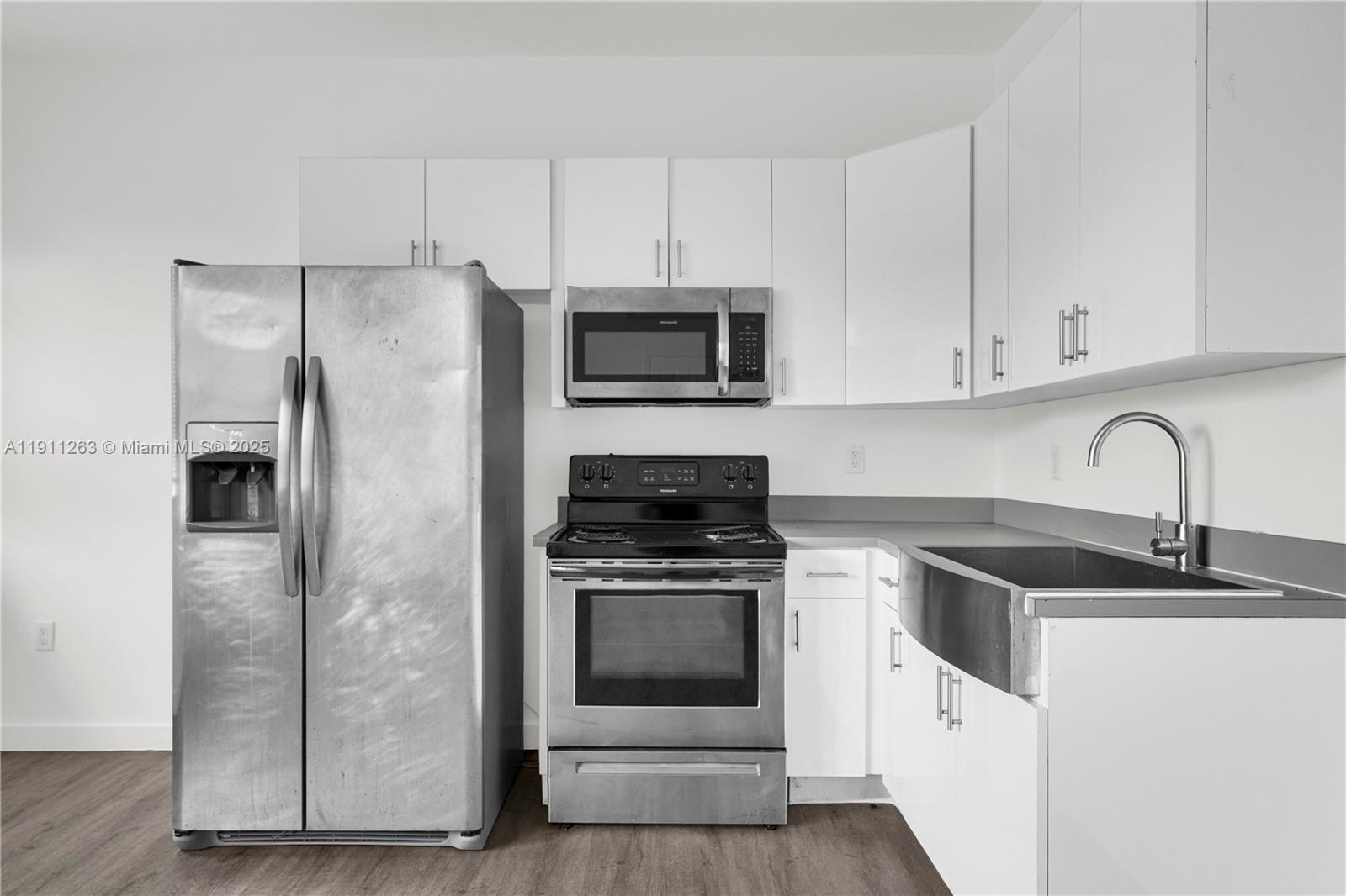 LAWRENCE ESTATE LAND CO - Residential Lease