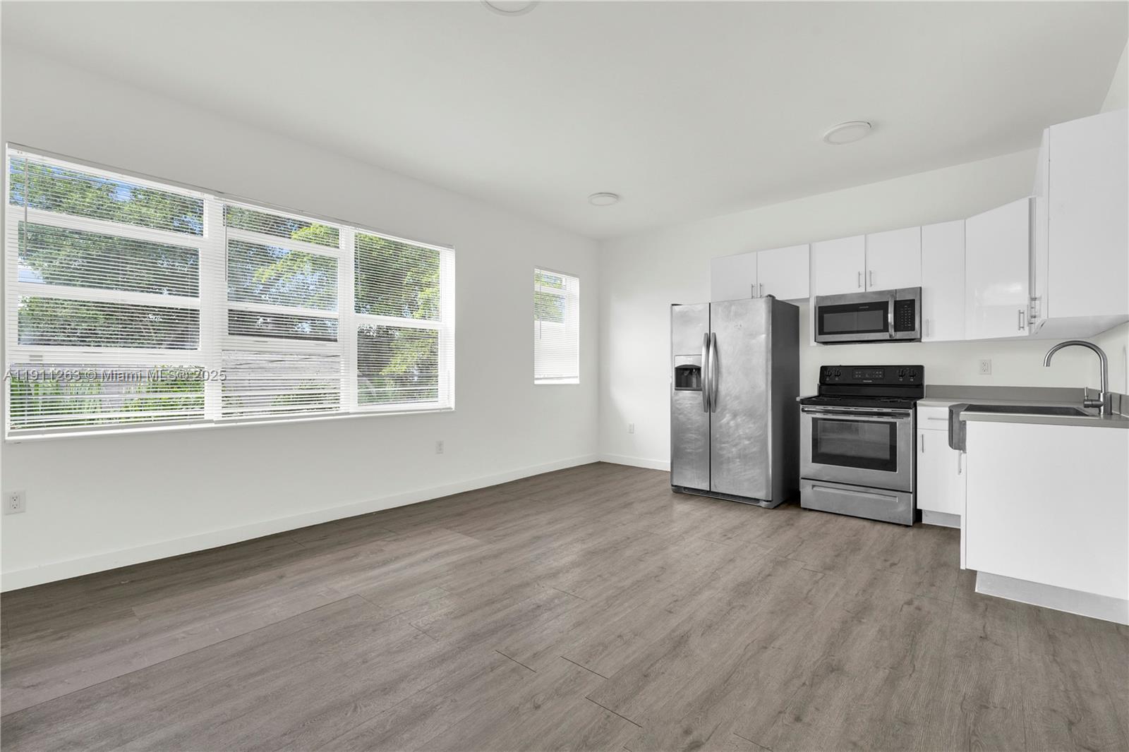 LAWRENCE ESTATE LAND CO - Residential Lease