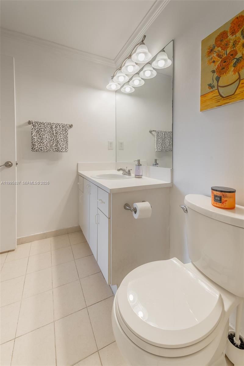 THE COURTS AT DORAL ISLES - Residential